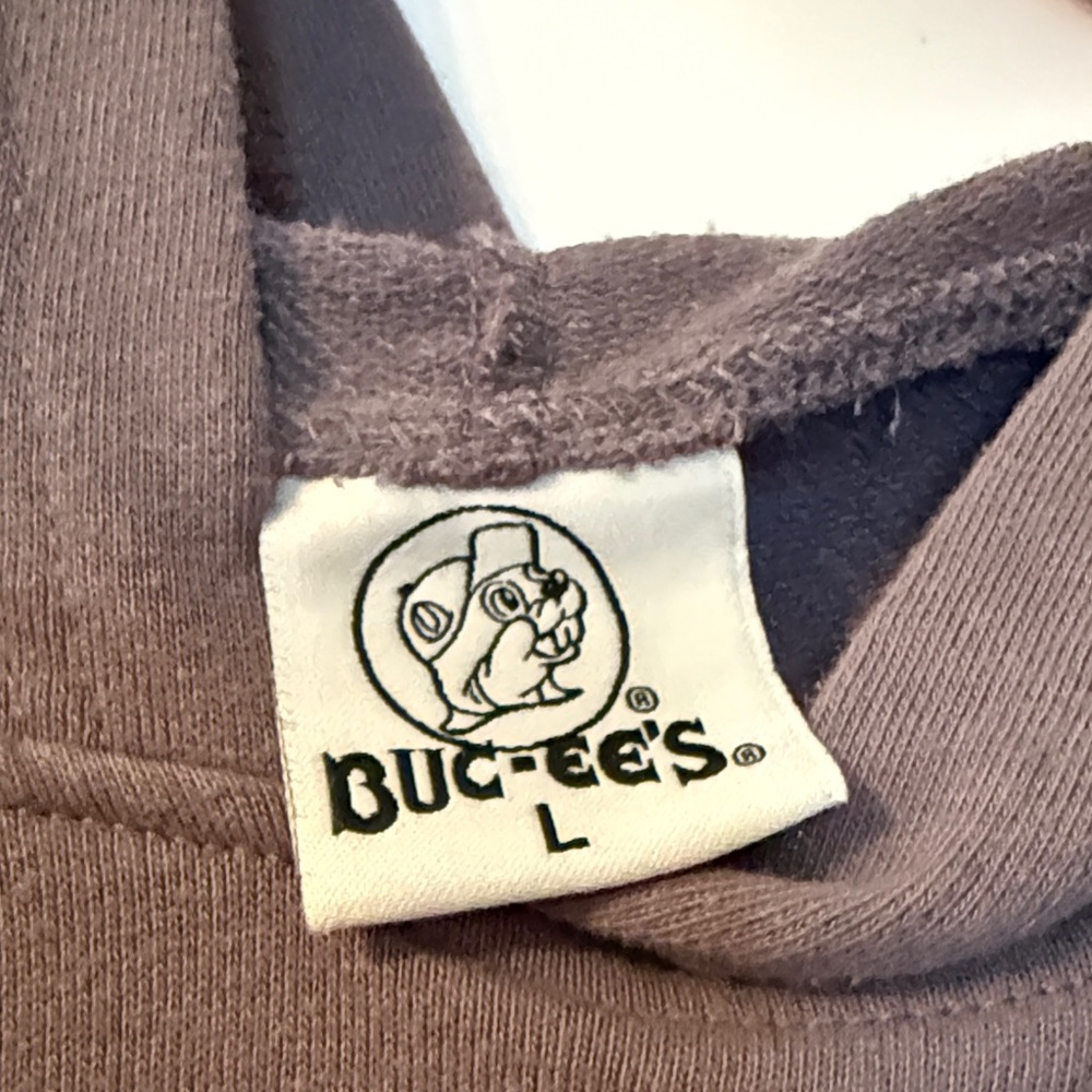 Buc-ee’s Gray Long Sleeve Tshirt - Picture 3 of 5